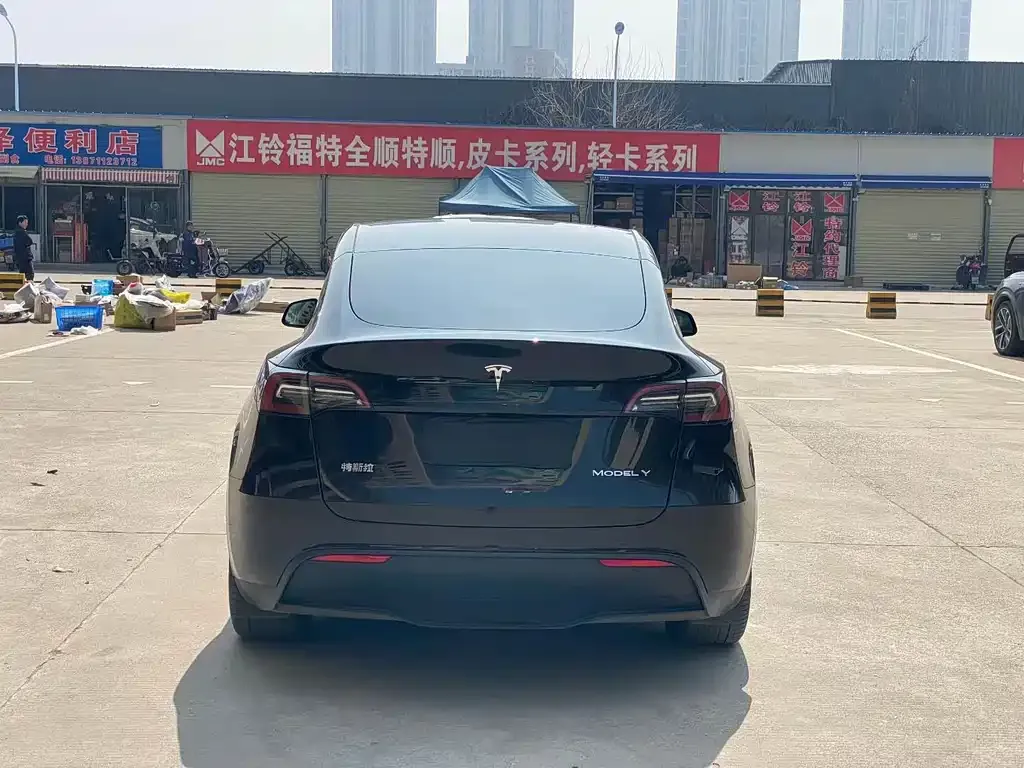Tesla Model Y — фото 6