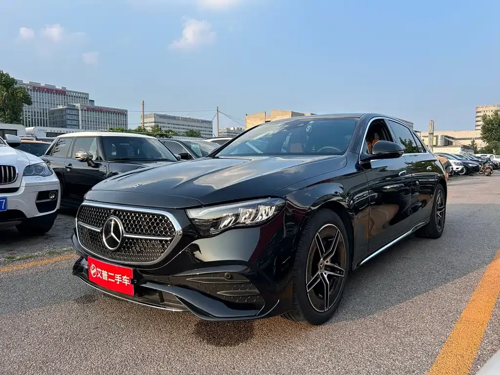Mercedes-Benz E-Class — фото 1