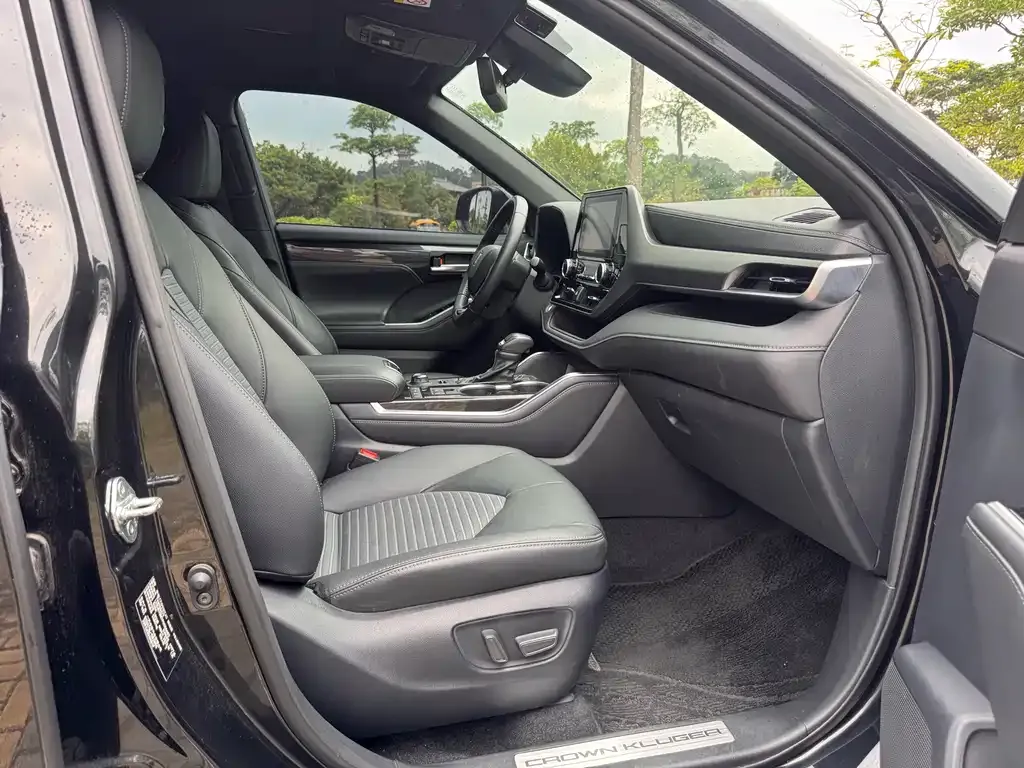 Toyota Crown Kluger 2023 из CN, фото 4