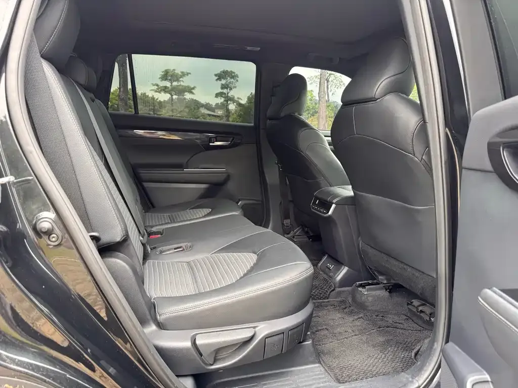 Toyota Crown Kluger 2023 из CN, фото 6