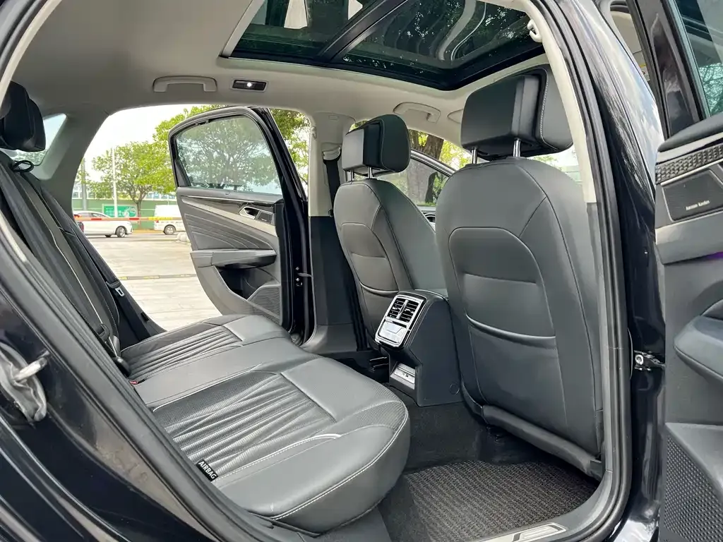 Volkswagen Passat — фото 6