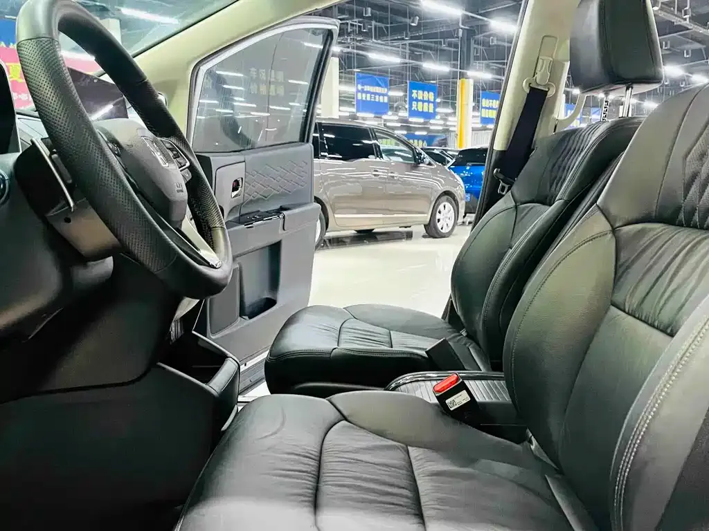 Honda Elysion 2024 из CN, фото 4