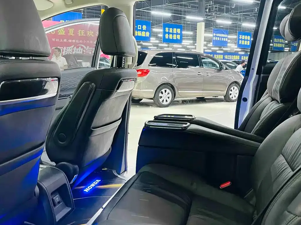Honda Elysion 2024 из CN, фото 3