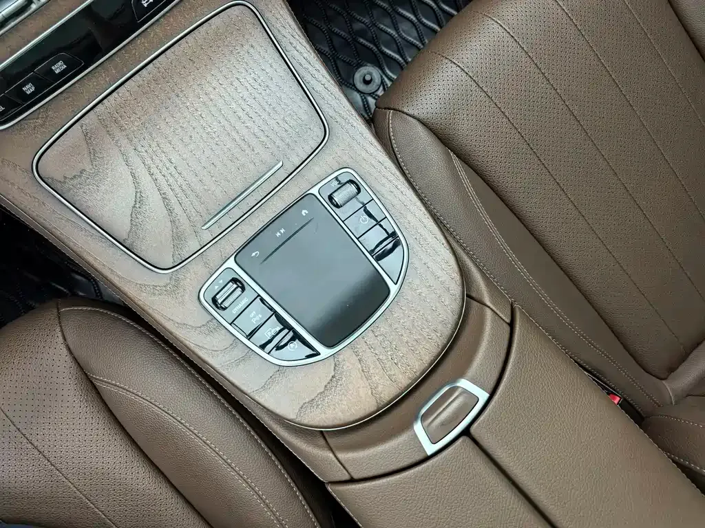 Mercedes-Benz E-Class — фото 10