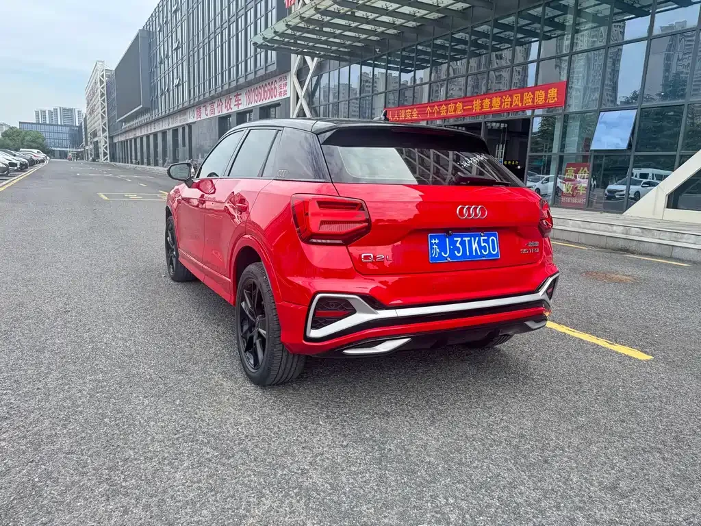 Audi Q2L — фото 10