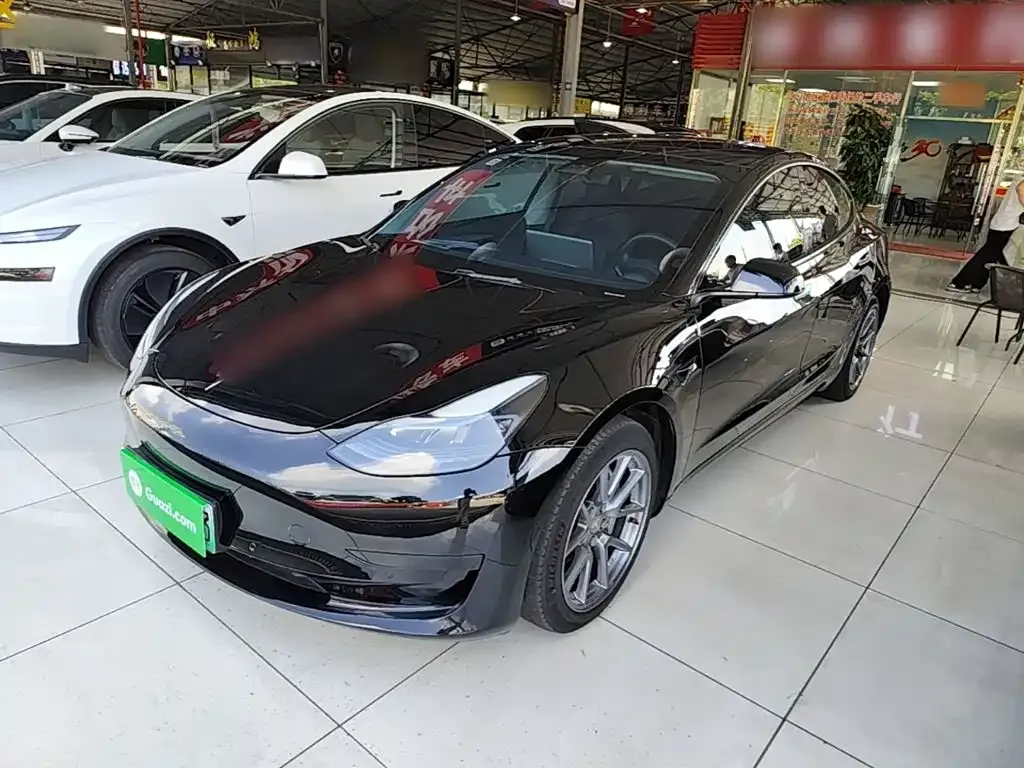 Tesla Model 3 — фото 1
