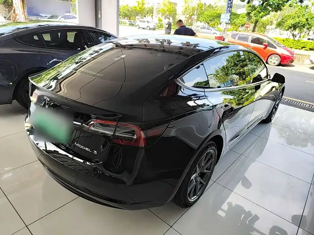 Tesla Model 3 — фото 8