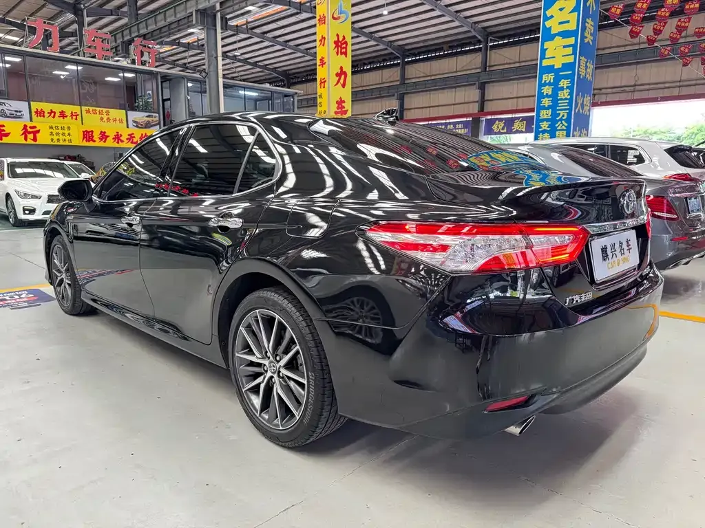 Toyota Camry — фото 10