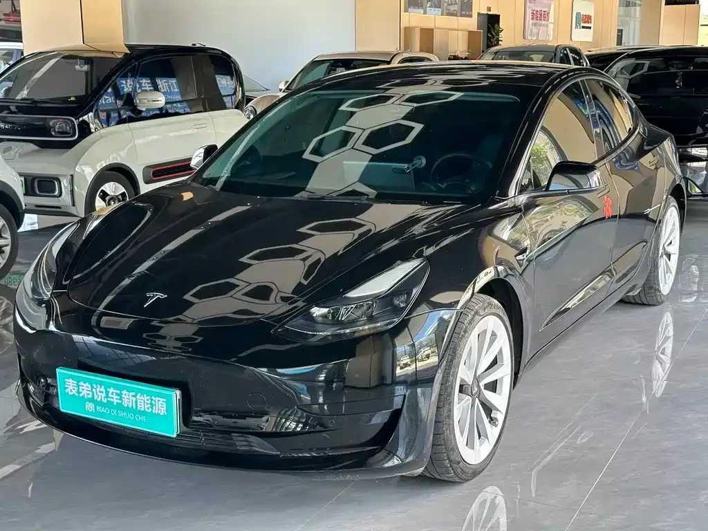 Tesla Model 3 — фото 1