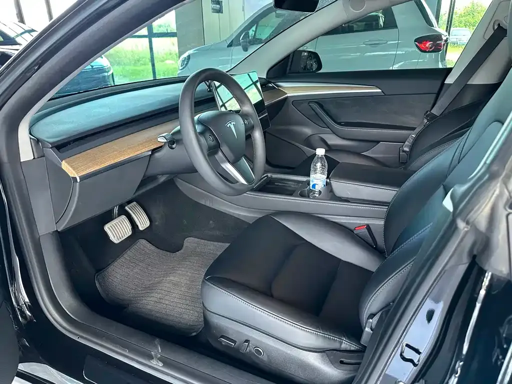 Tesla Model 3 — фото 8