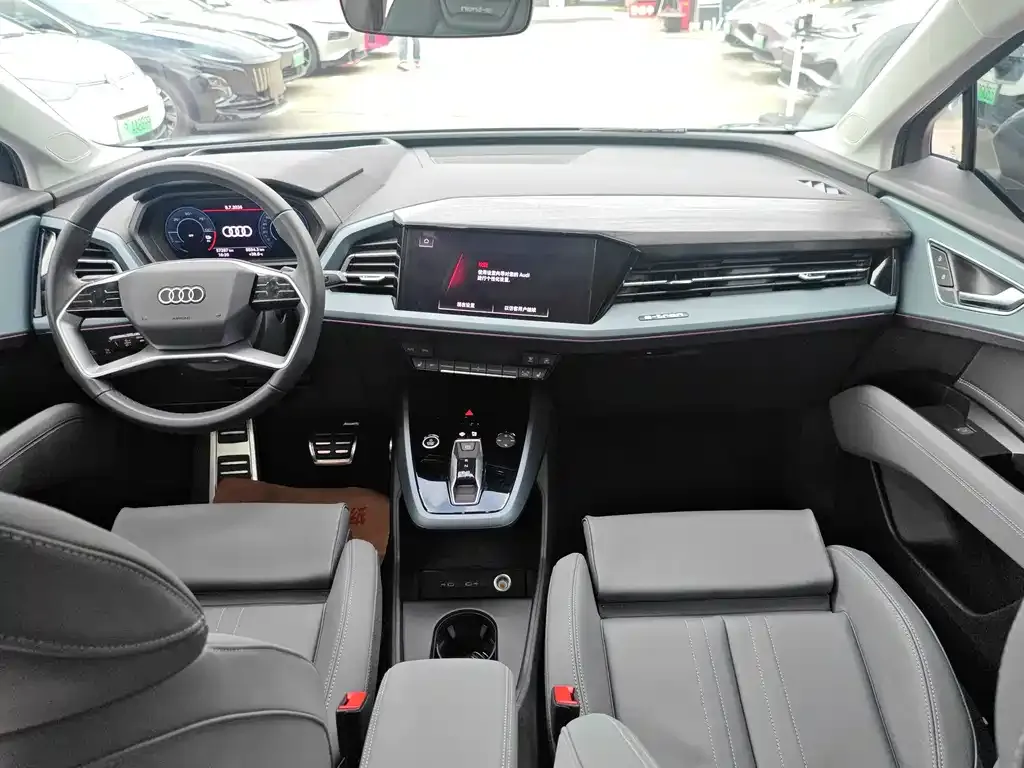 Audi Q5 e-tron — фото 2