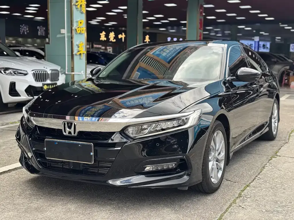 Honda Accord — фото 1