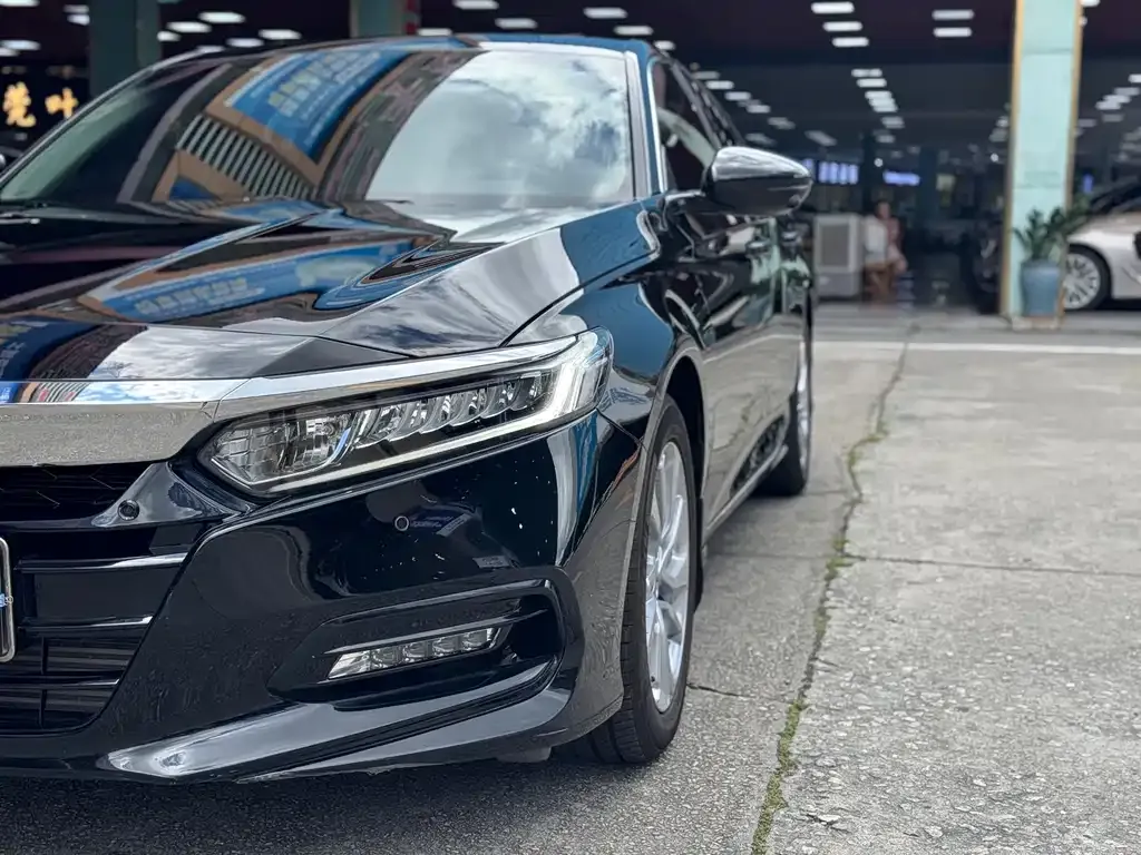 Honda Accord — фото 10