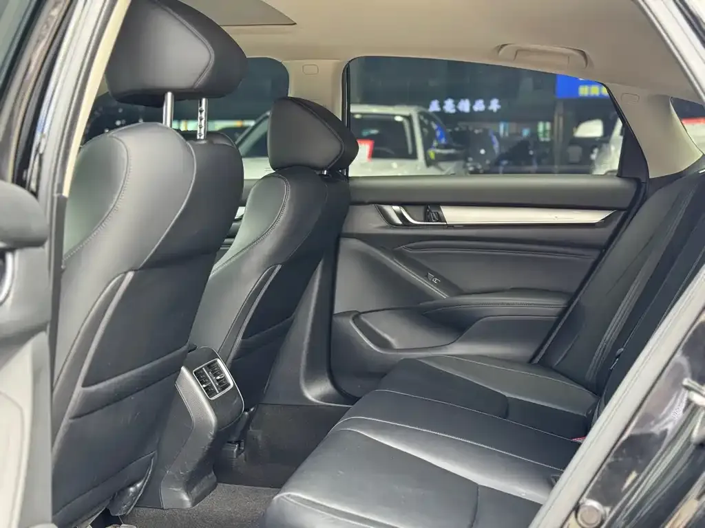 Honda Accord — фото 8