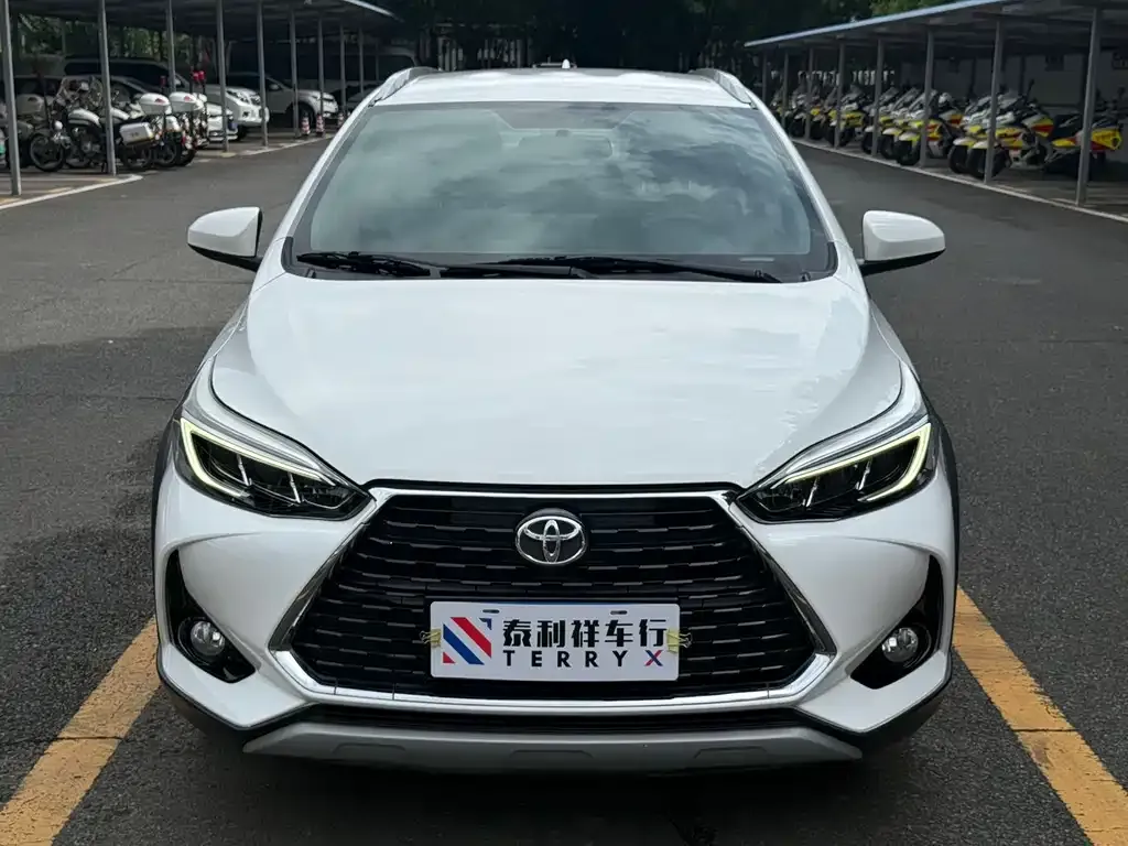 Toyota Yaris L — фото 2