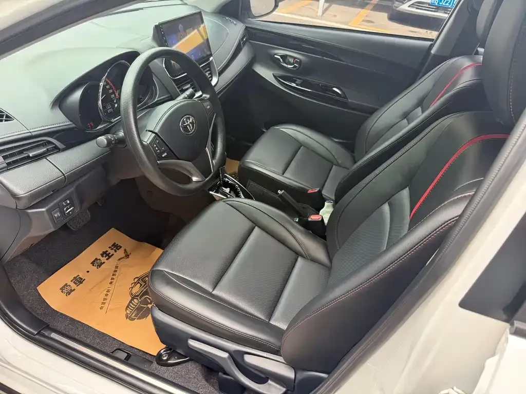 Toyota Yaris L — фото 8