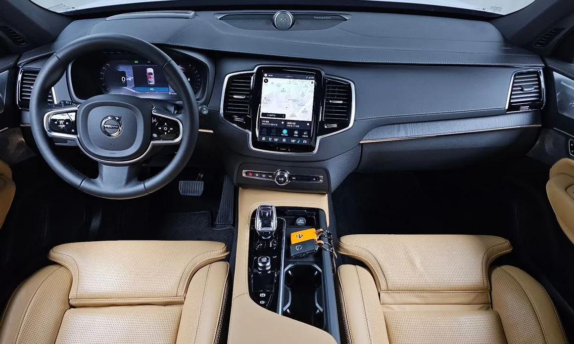 Volvo XC90 — фото 10