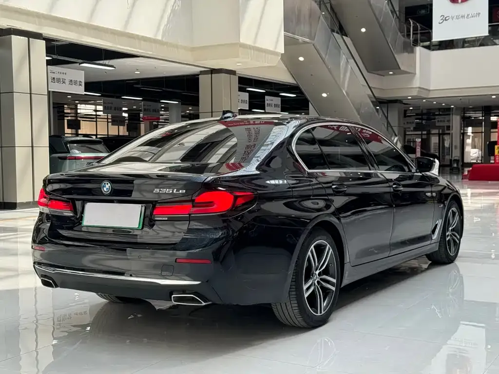 BMW 5 Series New Energy — фото 9
