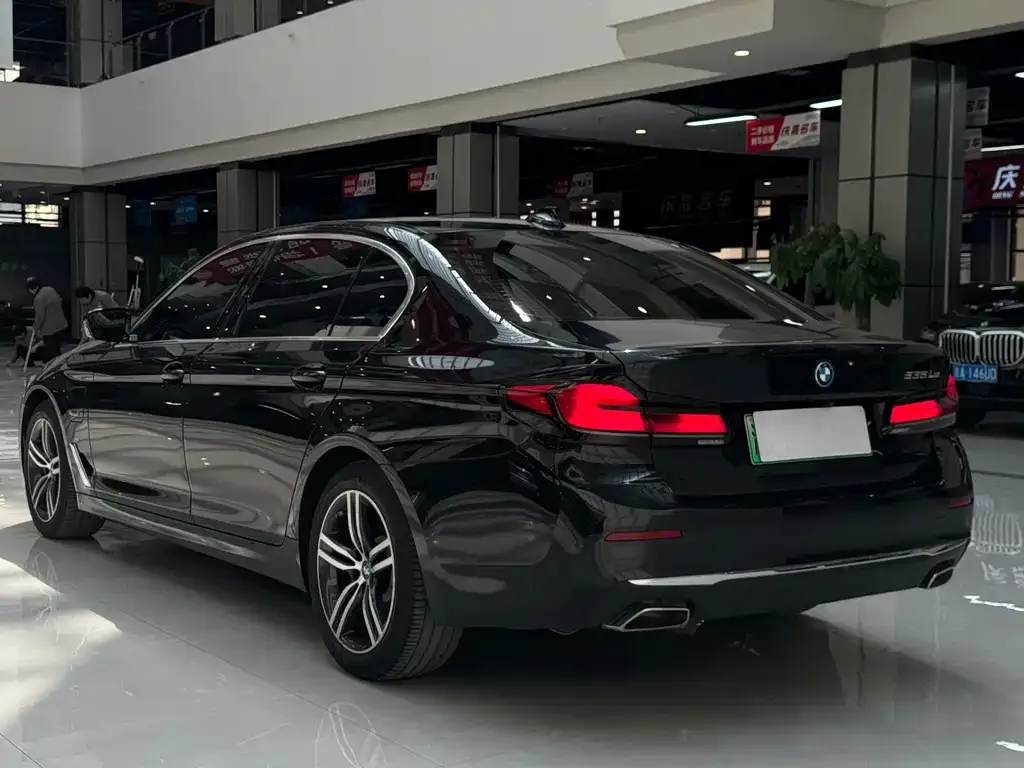 BMW 5 Series New Energy — фото 7