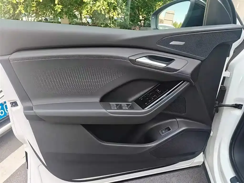 Audi Q6L e-tron — фото 6