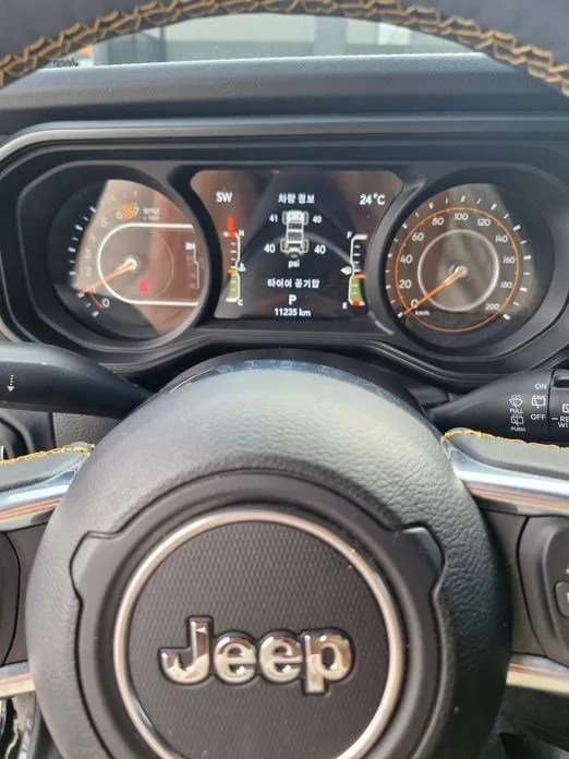 Jeep Wrangler 2024 из KR, фото 10