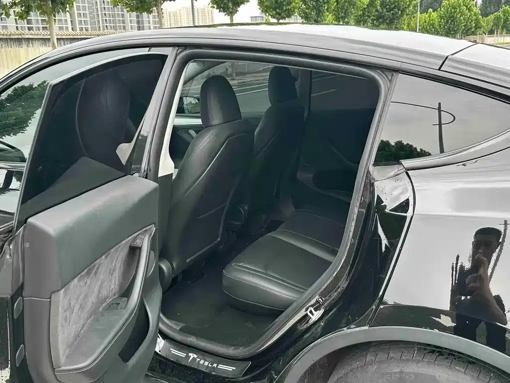 Tesla Model Y — фото 4