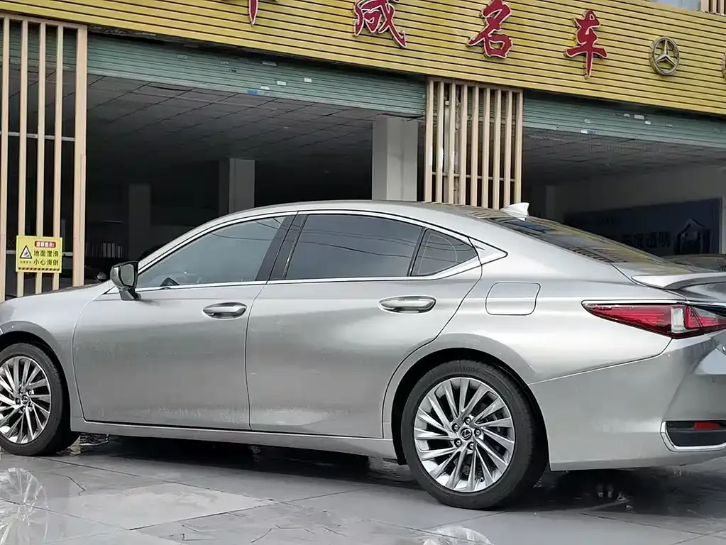 Lexus ES — фото 8