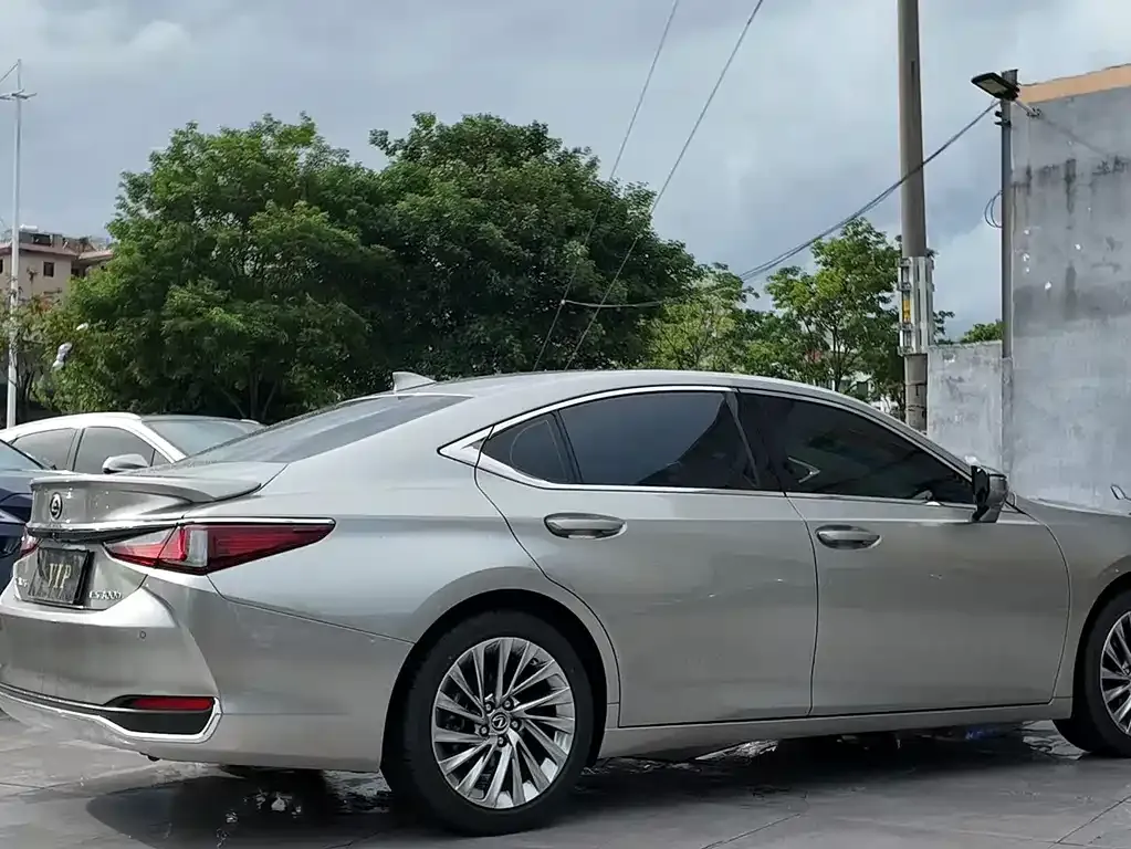 Lexus ES — фото 2