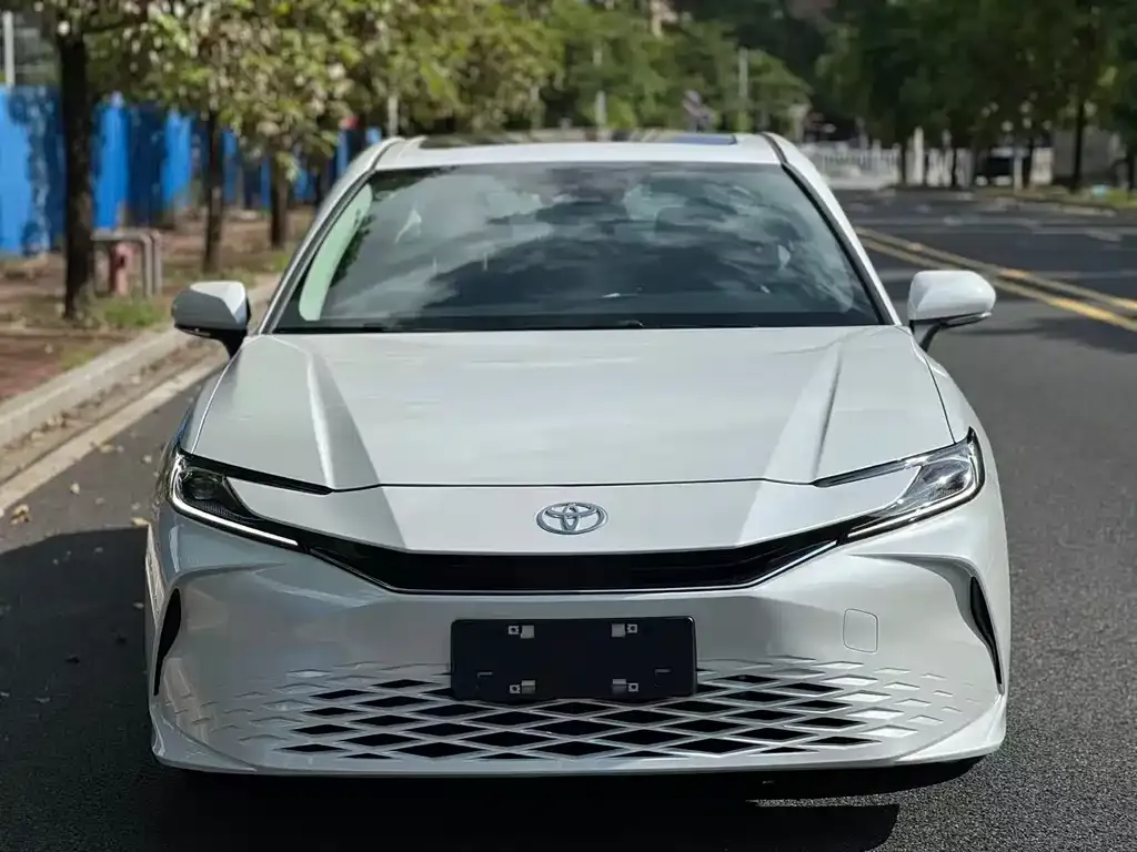 Toyota Camry — фото 6