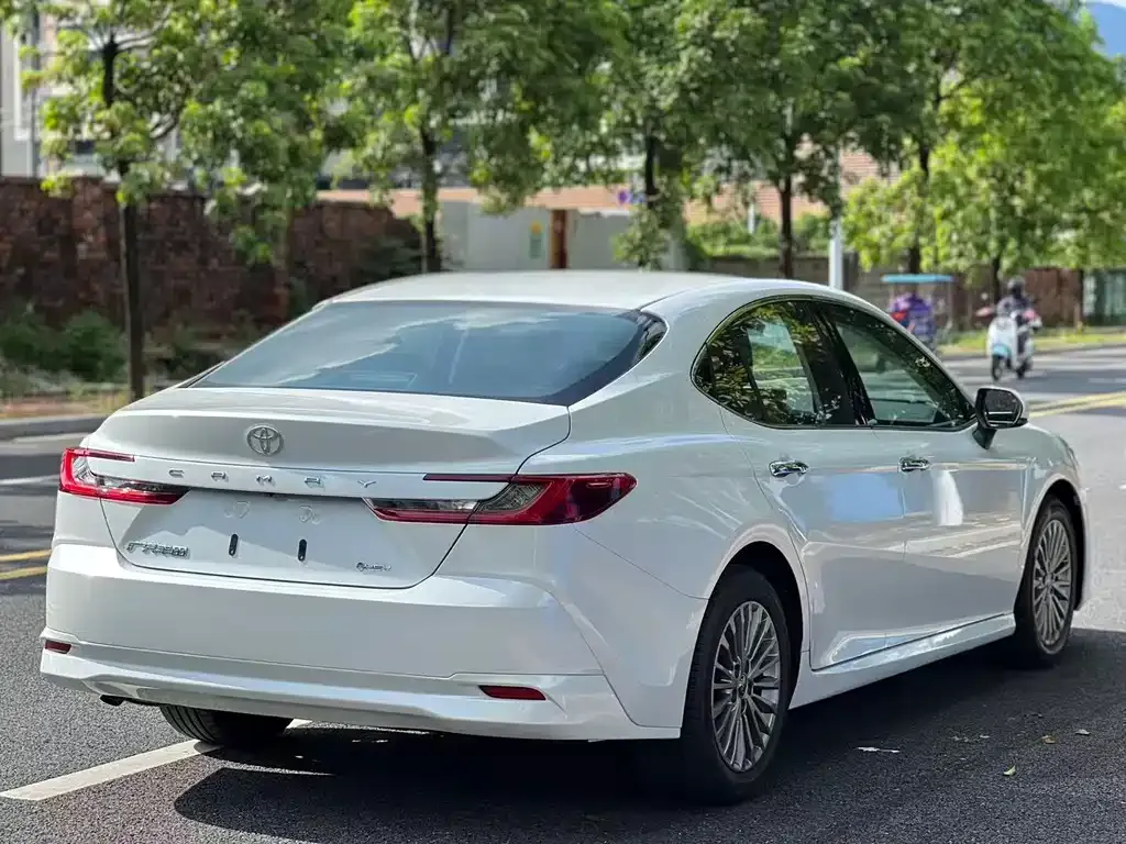 Toyota Camry — фото 4