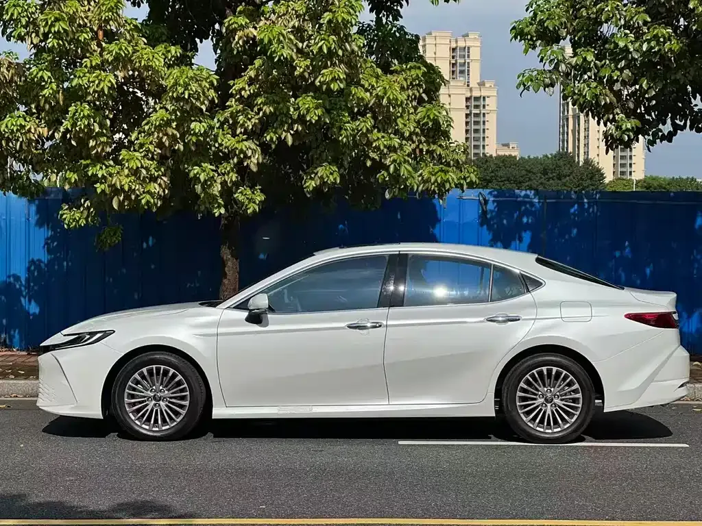 Toyota Camry — фото 8