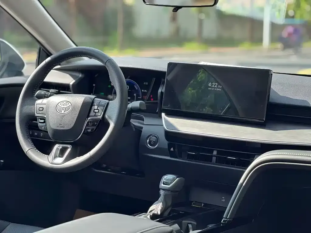 Toyota Camry — фото 3
