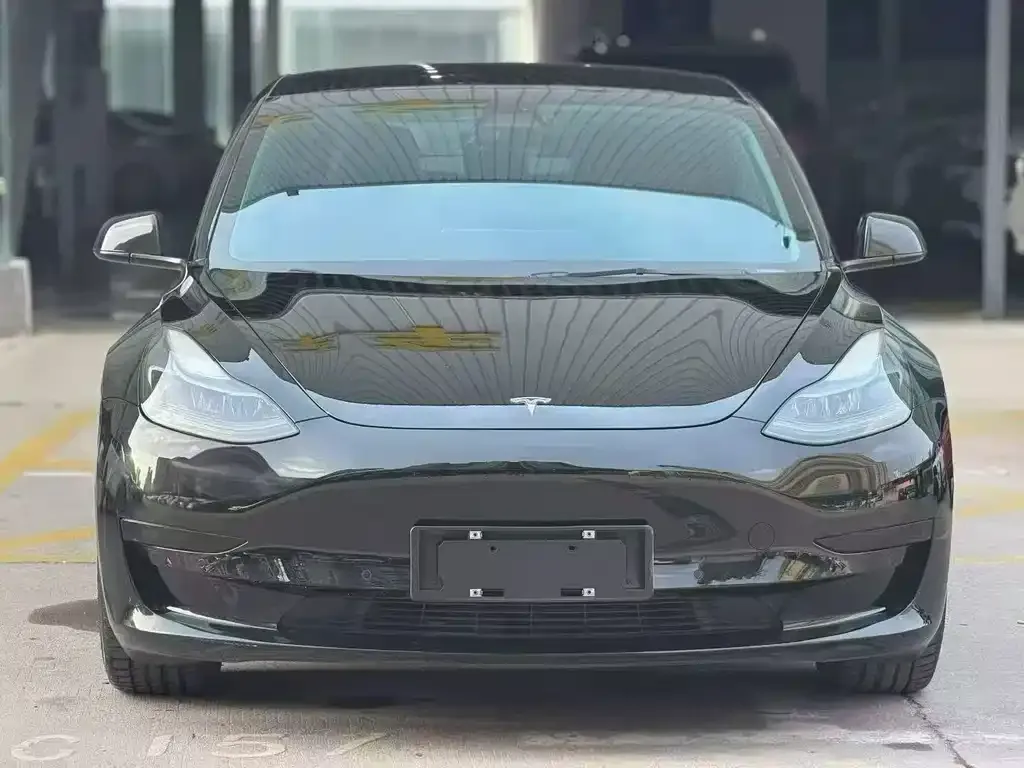Tesla Model 3 — фото 1
