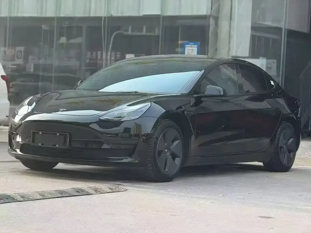 Tesla Model 3 — фото 8