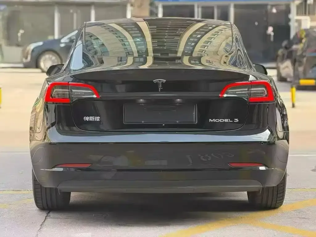 Tesla Model 3 — фото 5