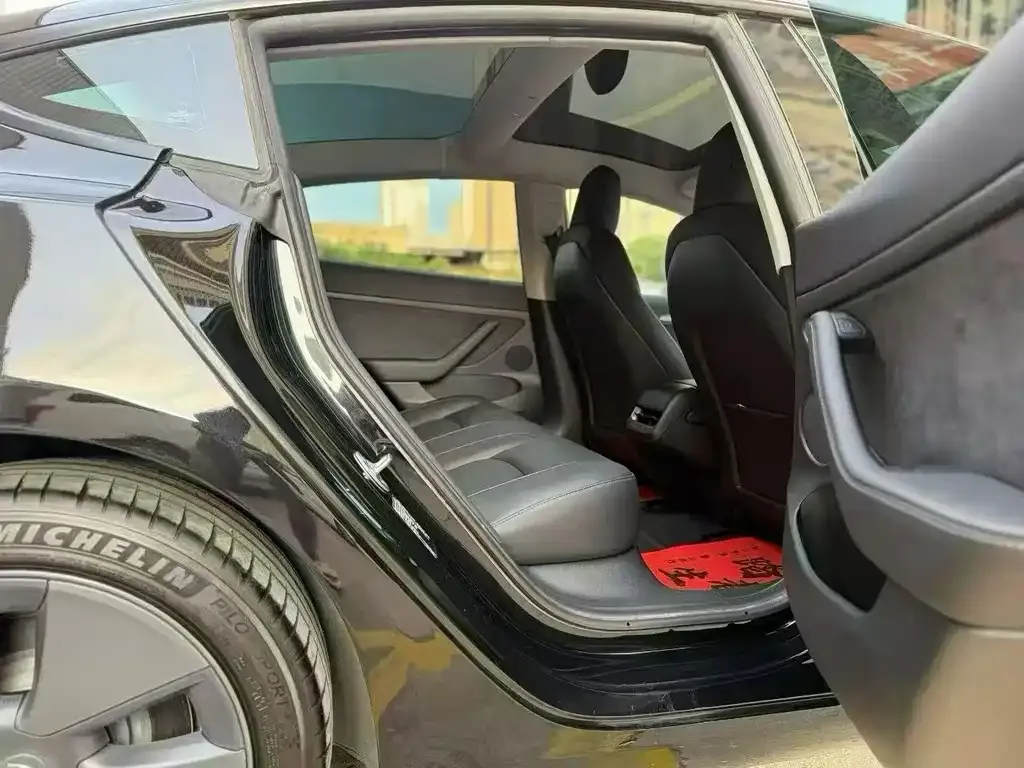 Tesla Model 3 — фото 6