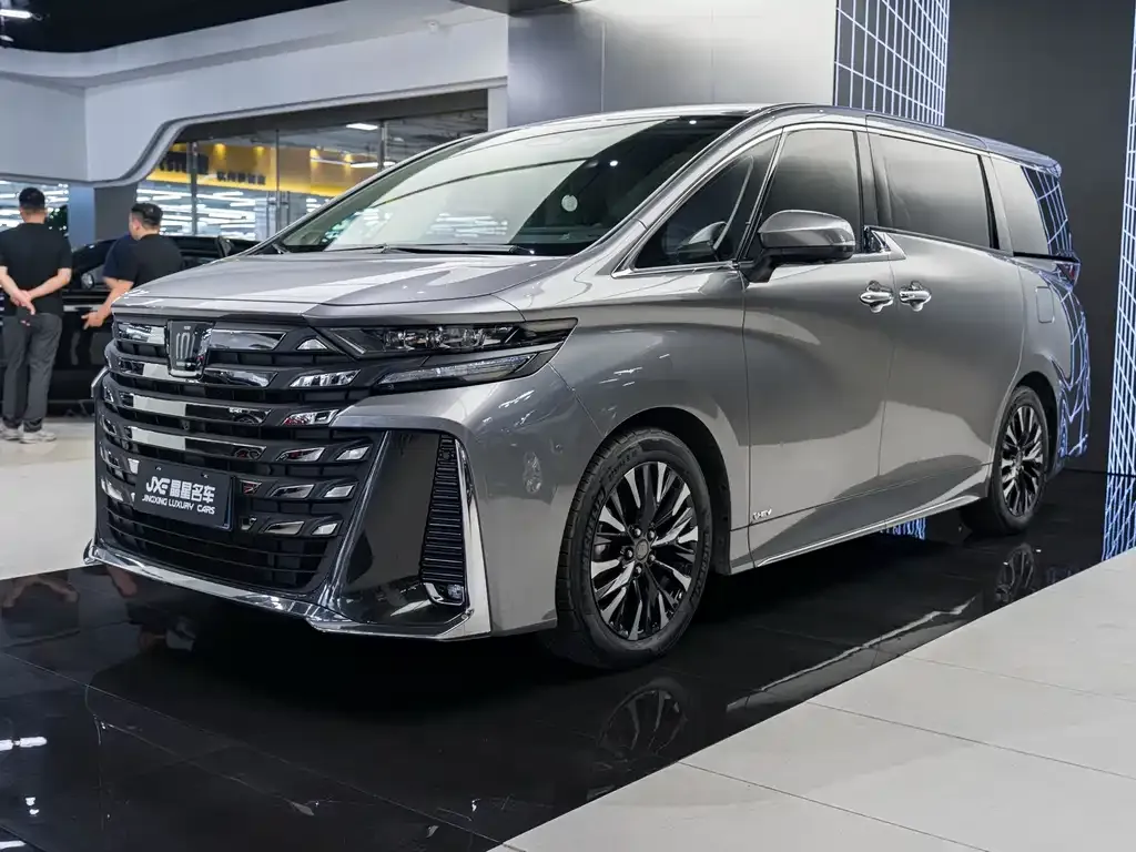 Toyota Vellfire — фото 1
