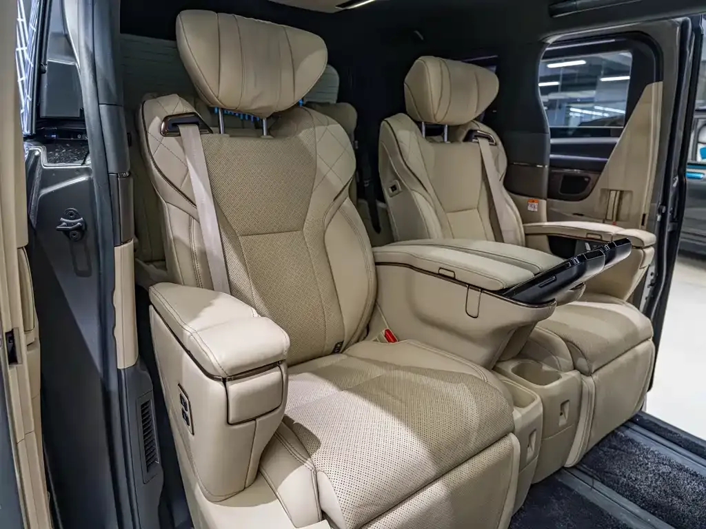 Toyota Vellfire — фото 6