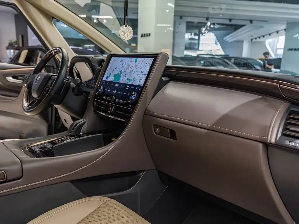 Toyota Vellfire — фото 5