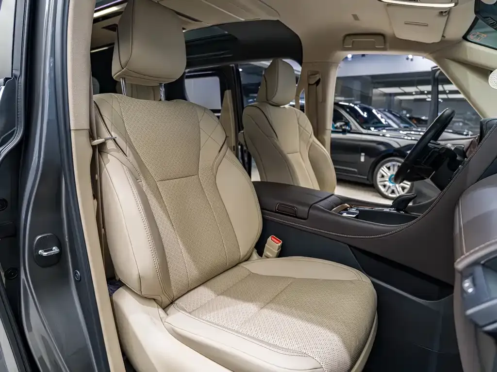 Toyota Vellfire — фото 9