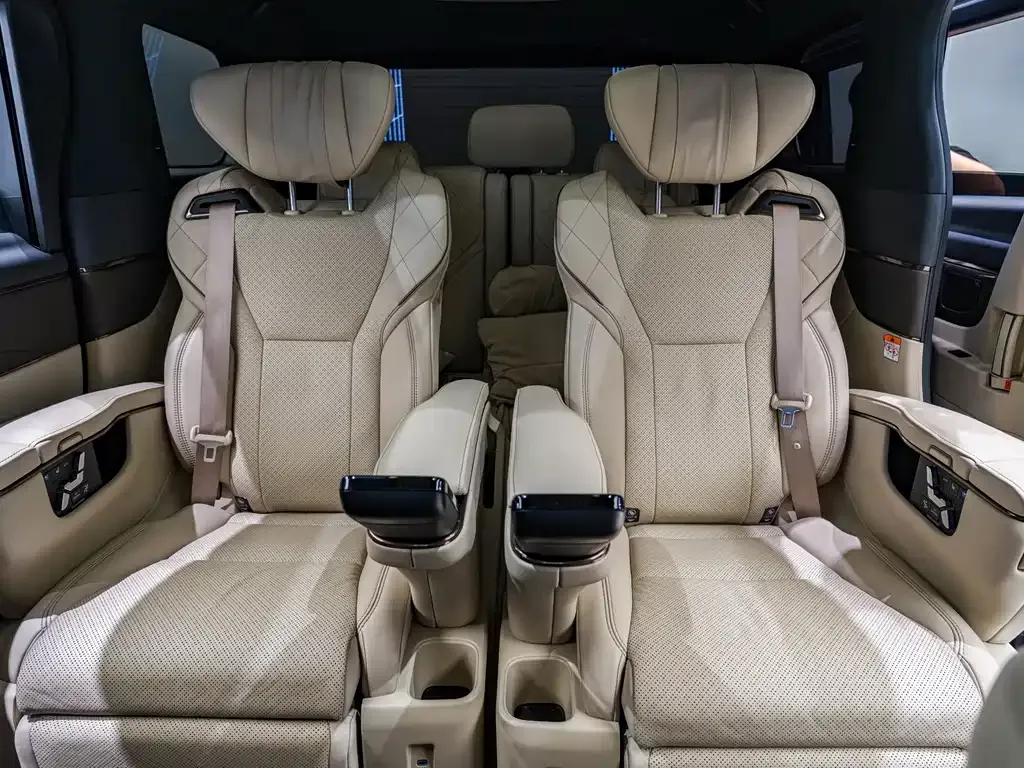 Toyota Vellfire — фото 4