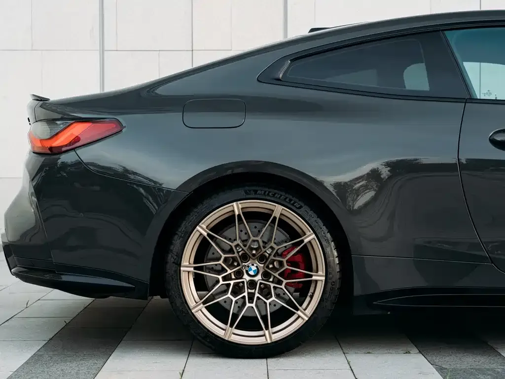 BMW M4 — фото 10