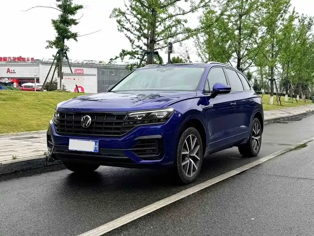 Volkswagen Touareg — фото 1
