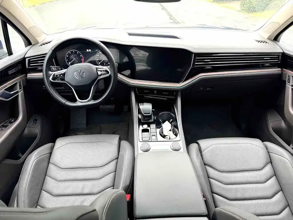 Volkswagen Touareg — фото 8