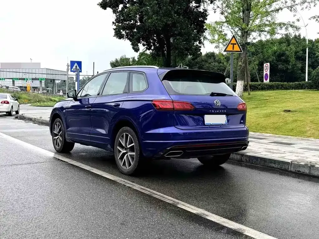 Volkswagen Touareg — фото 6