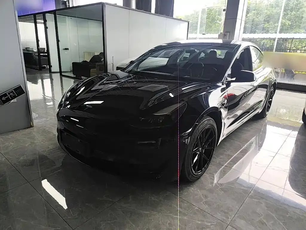 Tesla Model 3 — фото 1