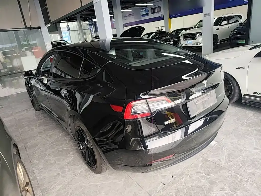 Tesla Model 3 — фото 10