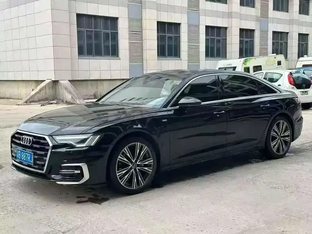 Audi A6L — фото 1