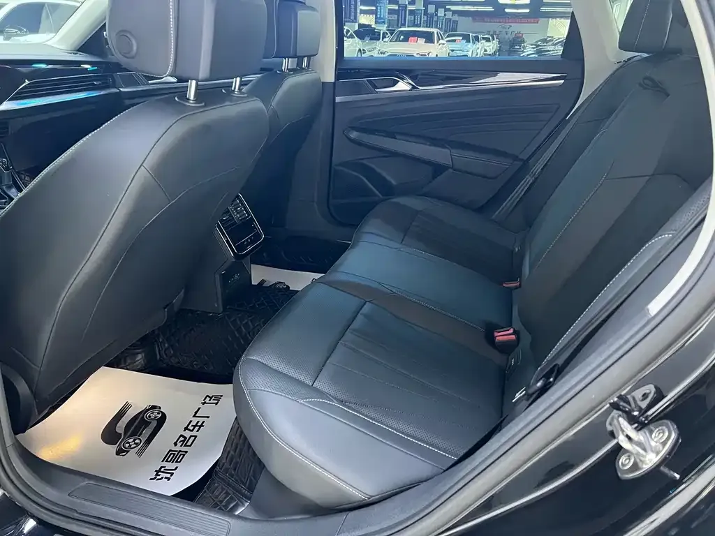 Volkswagen Passat — фото 8