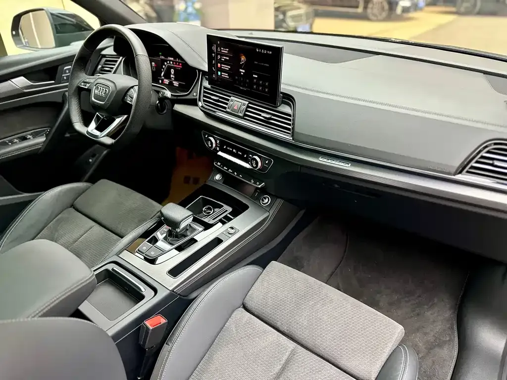 Audi Q5L Sportback — фото 9